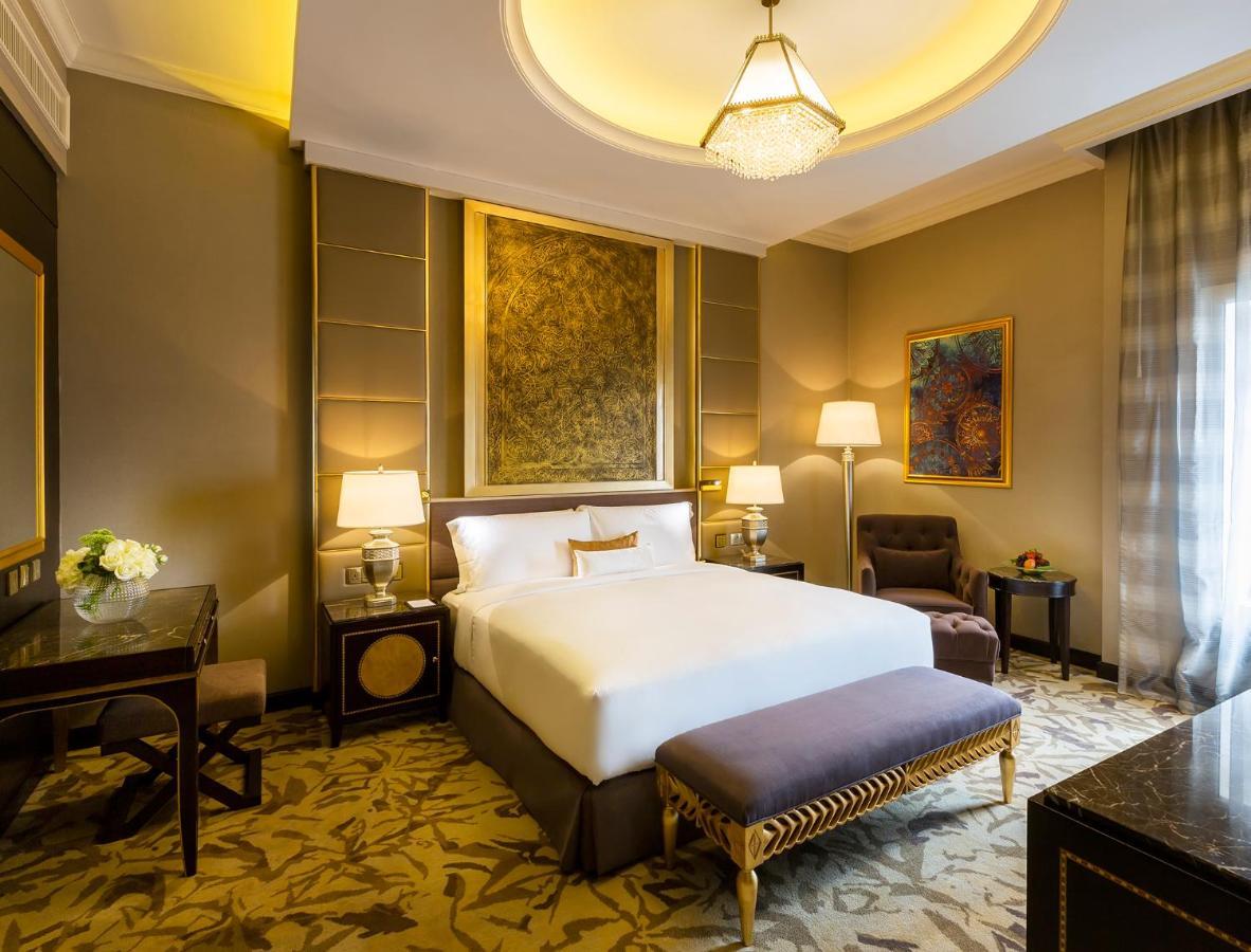 فندق إزدان بالاس الدوحة المظهر الخارجي الصورة A bedroom at the hotel